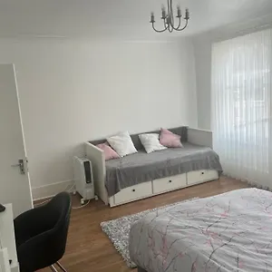 Private 1 London